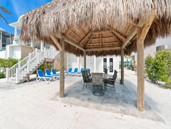 Luxurious 6-Bedroom Beachfront Residence Near Bonita Beach